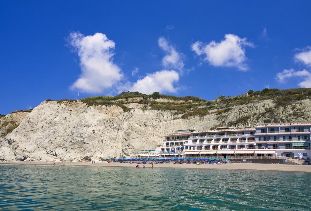 Hotel Vittorio Beach Resort Barano dʼIschia الغرفة الصورة